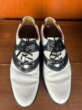 Ecco Men's White and Black Classic Leather Lace-Up Golf Shoes Size 10-10.5